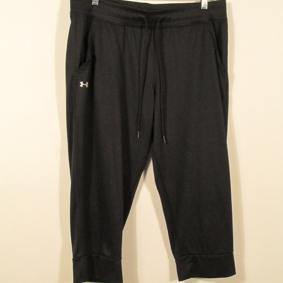 Under Armour Lightweight Top and Capris Set - Picture 7 of 9